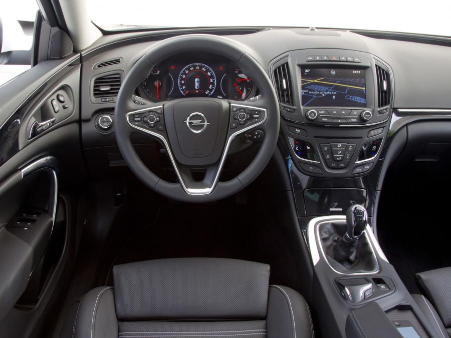  Opel Insignia 2013 года  (фото 10 из 11)